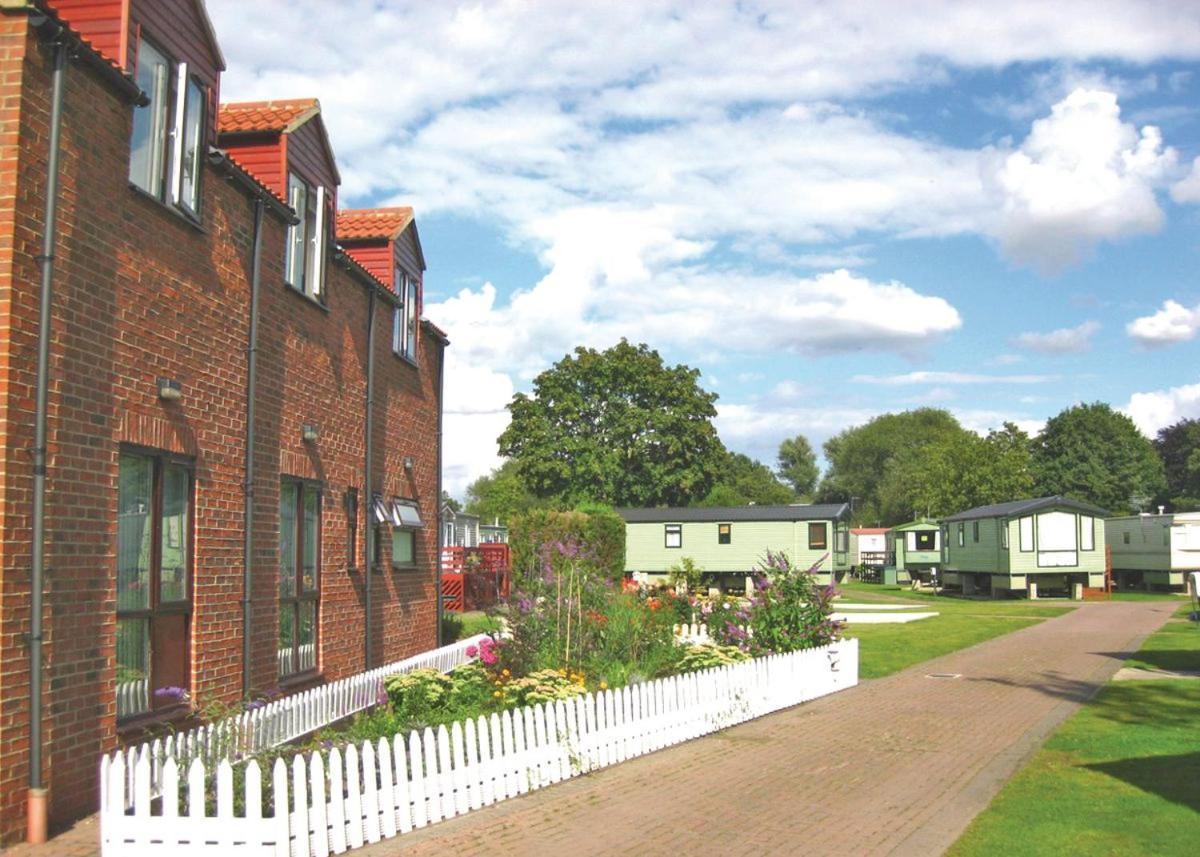 Weir Country Park Hotel Holtby Buitenkant foto